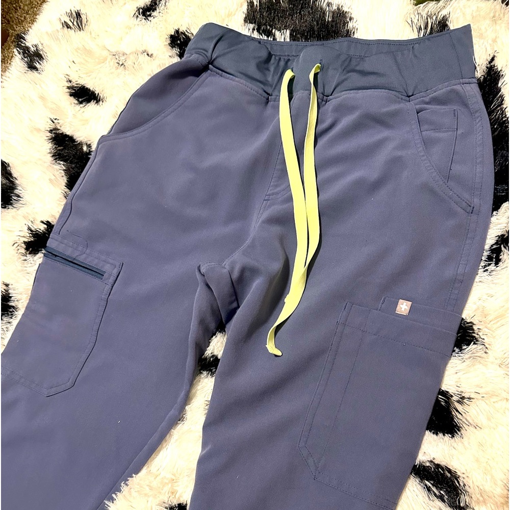 Figs Yola scrubs